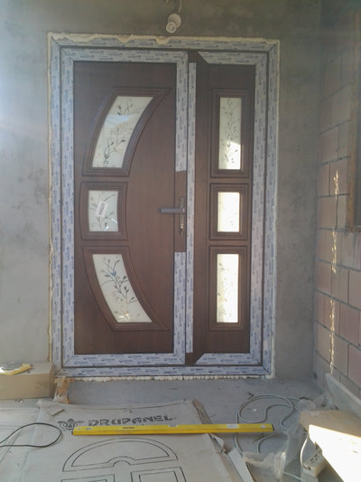 Ușă intrare premium Gealan 
S8000 cu panel ornamental din PVC.