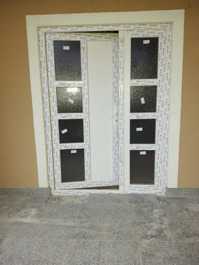 Ușă intrare premium, Gealan S8000, 6 camere, alb, model clasic cu travese în Sâncraiu de Mureș.